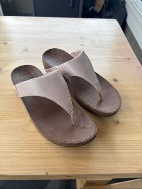Fitflop Women's Blush Pink Thong Sandals with Brown Footbed